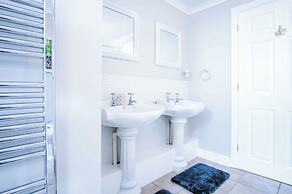 Highfield - 5 Bedroom Holiday Home - Pembroke Dock