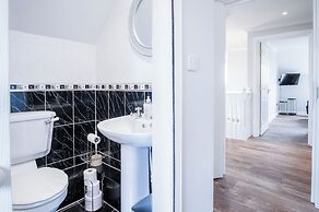 Highfield - 5 Bedroom Holiday Home - Pembroke Dock