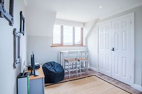 Highfield - 5 Bedroom Holiday Home - Pembroke Dock