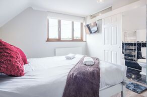 Highfield - 5 Bedroom Holiday Home - Pembroke Dock