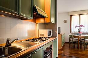 Sirmio Apartments  Primavera Stay