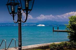 Sirmio Apartments  Primavera Stay