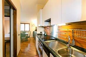 Sirmio Apartments  Primavera Stay