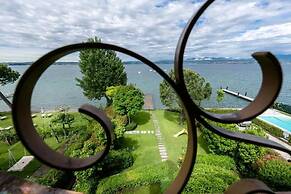 Sirmio Apartments  Primavera Stay