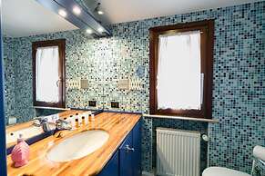 Sirmio Apartments  Primavera Stay