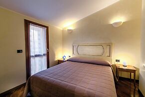 Sirmio Apartments  Primavera Stay