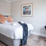 Highfield - 5 Bedroom Holiday Home - Pembroke Dock