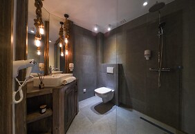 Mountain Shelter Apartments