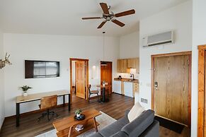 Weekly Discount Downtown King Suite