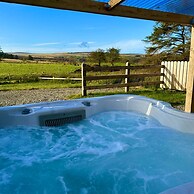 Forest View Cottage - Private Hot Tub