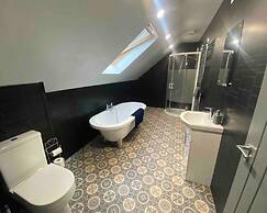 Forest View House Hot Tub Sleeps 9