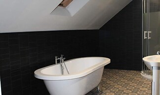 Forest View House Hot Tub Sleeps 9