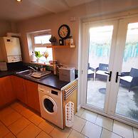 2BR Cozy Duplex in Belfast