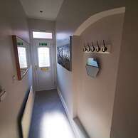 2BR Cozy Duplex in Belfast