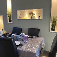 2BR Cozy Duplex in Belfast