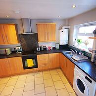 2BR Cozy Duplex in Belfast