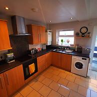 2BR Cozy Duplex in Belfast