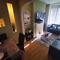 2BR Cozy Duplex in Belfast