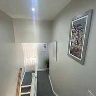 2BR Cozy Duplex in Belfast