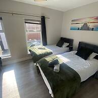 2BR Cozy Duplex in Belfast