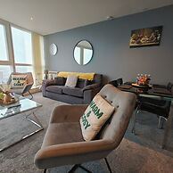2BR Stunning City Centre Apt