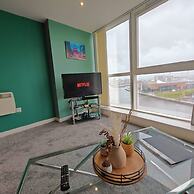 2BR Stunning City Centre Apt