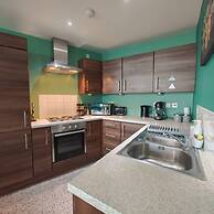 2BR Stunning City Centre Apt