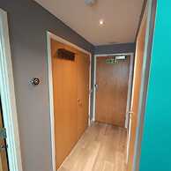 2BR Stunning City Centre Apt