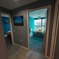 2BR Stunning City Centre Apt