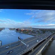 2BR Stunning City Centre Apt