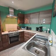 2BR Stunning City Centre Apt