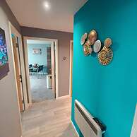 2BR Stunning City Centre Apt