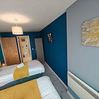 2BR Stunning City Centre Apt