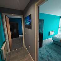 2BR Stunning City Centre Apt