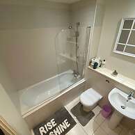 2BR Stunning City Centre Apt