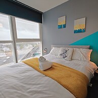 2BR Stunning City Centre Apt