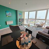 2BR Stunning City Centre Apt