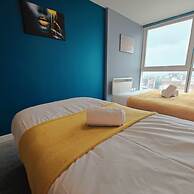 2BR Stunning City Centre Apt