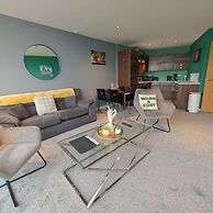 2BR Stunning City Centre Apt