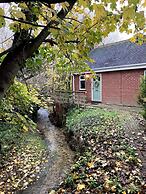 Cosy and Secluded Brook-side Lodge