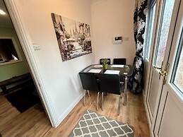 Cosy and Secluded Brook-side Lodge