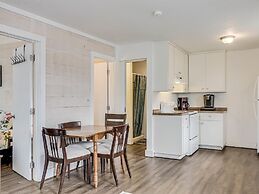 Flirtly Flamingo Rp203a 2 Bedroom Duplex by RedAwning