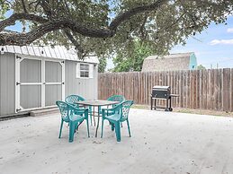 Merry Macaw Rp203b 1 Bedroom Duplex by RedAwning