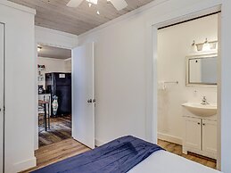 Merry Macaw Rp203b 1 Bedroom Duplex by RedAwning