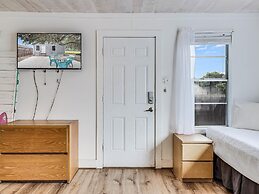 Merry Macaw Rp203b 1 Bedroom Duplex by RedAwning