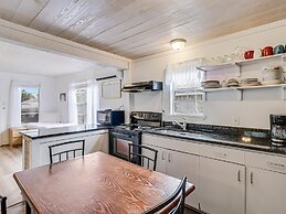 Merry Macaw Rp203b 1 Bedroom Duplex by RedAwning