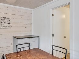 Merry Macaw Rp203b 1 Bedroom Duplex by RedAwning