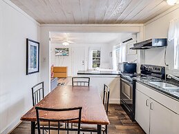 Merry Macaw Rp203b 1 Bedroom Duplex by RedAwning