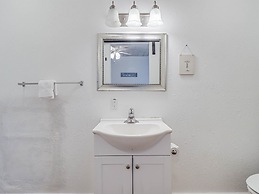 Merry Macaw Rp203b 1 Bedroom Duplex by RedAwning