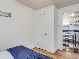 Merry Macaw Rp203b 1 Bedroom Duplex by RedAwning